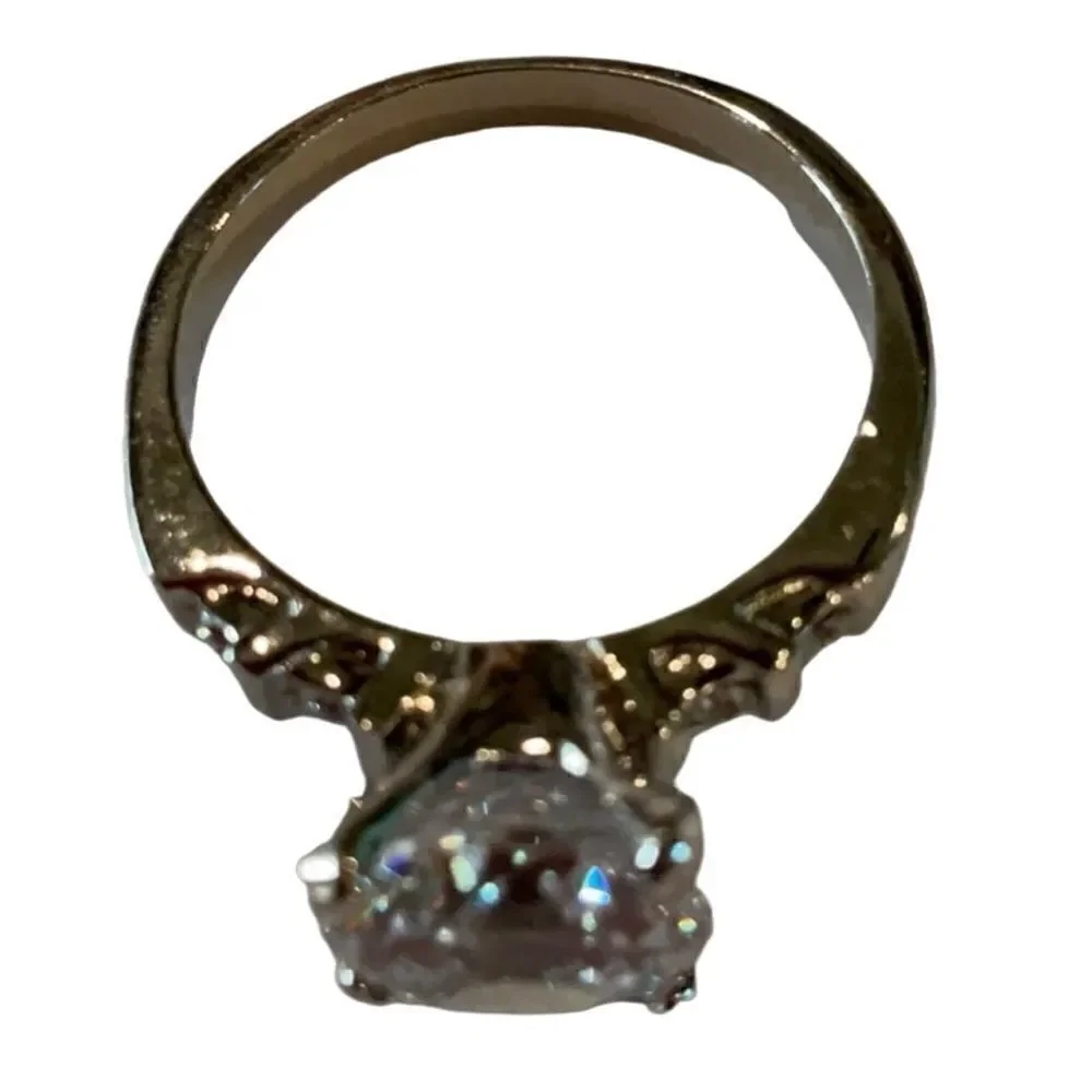 Beautiful engagement ring - Picture 3 of 6